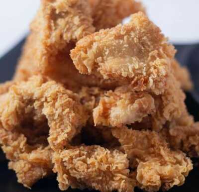 5 Cara Hilangkan Bau Amis pada Kulit Ayam Goreng Tepung